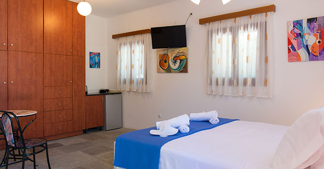 The room at the ground floor at Kipos accommodation at Sifnos