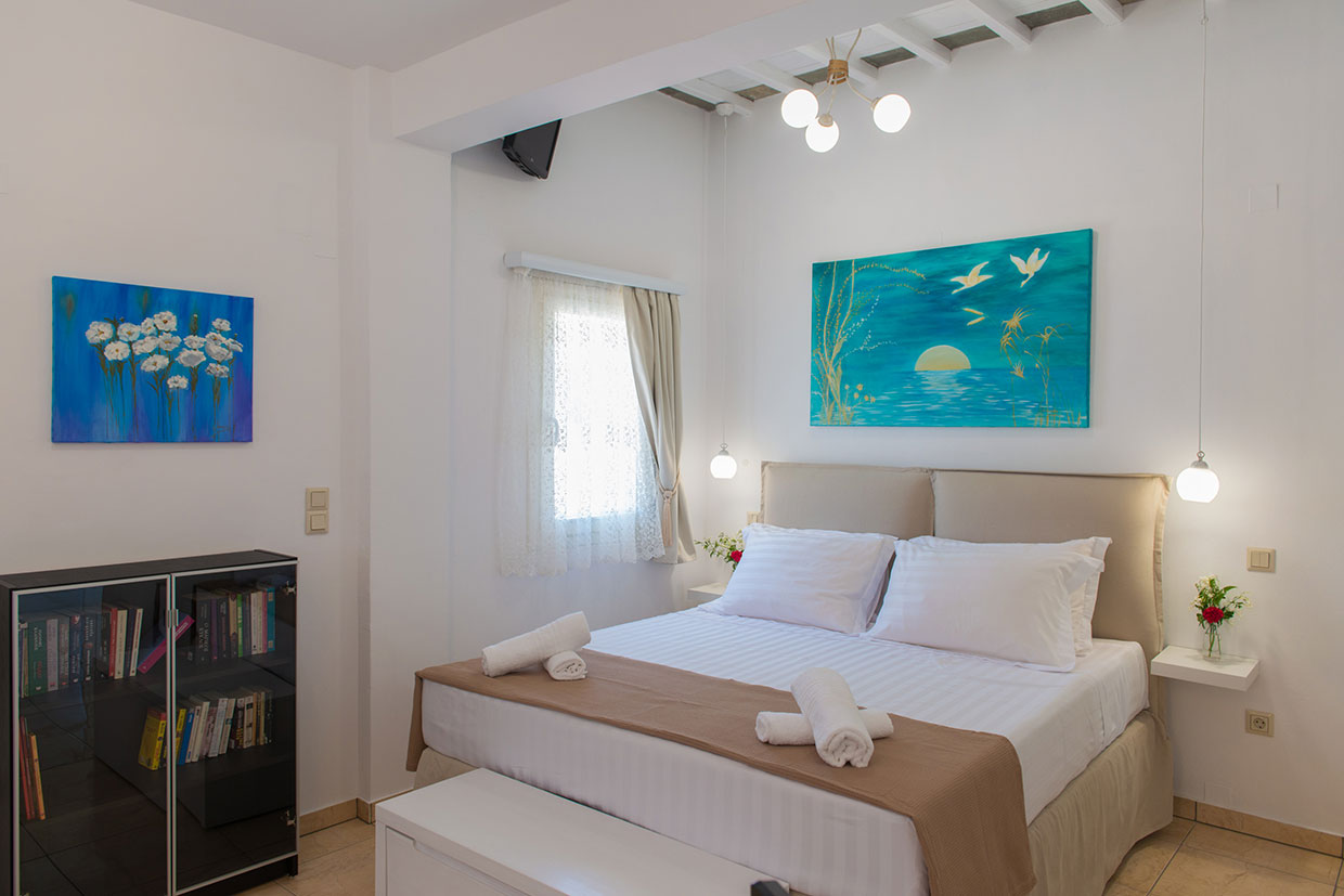 La chambre de la suite à Kipos à Sifnos