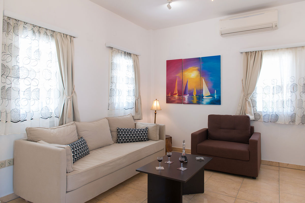 Le salon de la suite chez Kipos